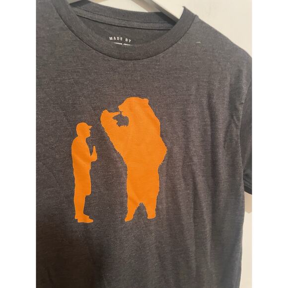 YETI Bear & Man Sharing Drink | Gray/Orange Short Sleeve Shirt | Size Adult S - Picture 2 of 5